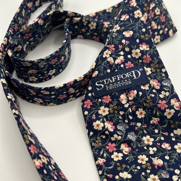 Stafford Country Collection Floral Tie - Picture 2 of 5